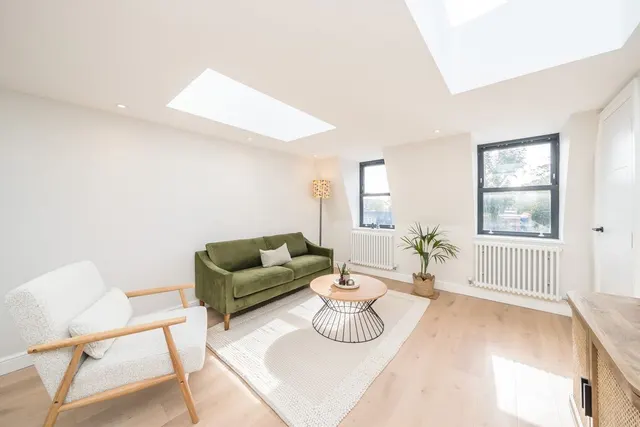 Mill Hill Road, W3, photo 3