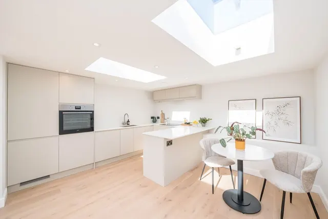 Mill Hill Road, W3, photo 2