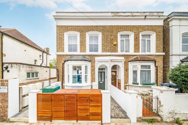 Mill Hill Road, W3, photo 1