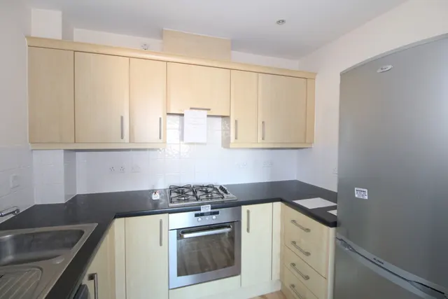 Wooldridge Close, Feltham, TW14, photo 3