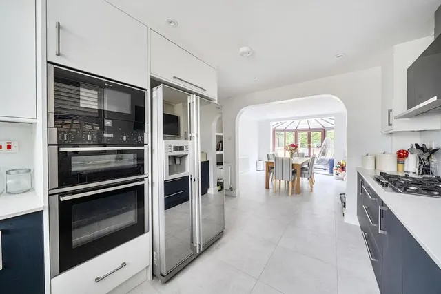 Oakwood Road, Windlesham, GU20, photo 2