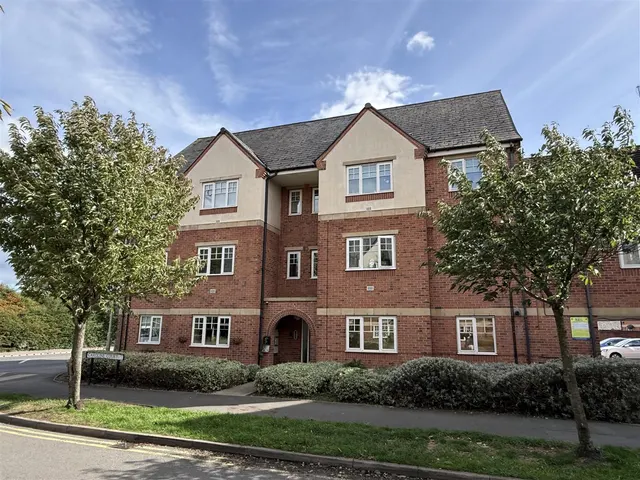 Caroline Court, Burton-On-Trent, DE14, photo 1