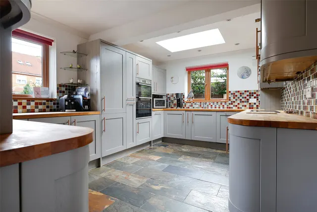 Warwick Road, Holmwood, RH5, photo 3