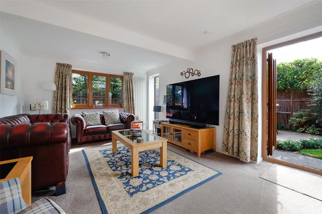 Warwick Road, Holmwood, RH5, photo 2
