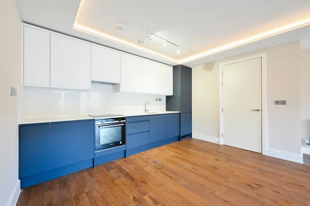 Shepherds Bush Road, London, W6, photo 1