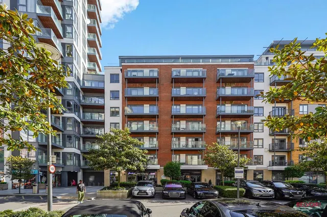20 Boulevard Drive, Beaufort Park, London, NW9, photo 1