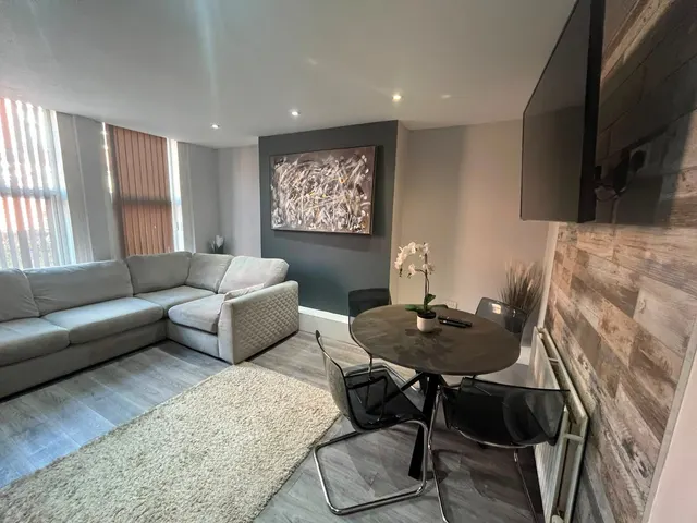 Estcourt Avenue, Headingley, LS6, photo 1