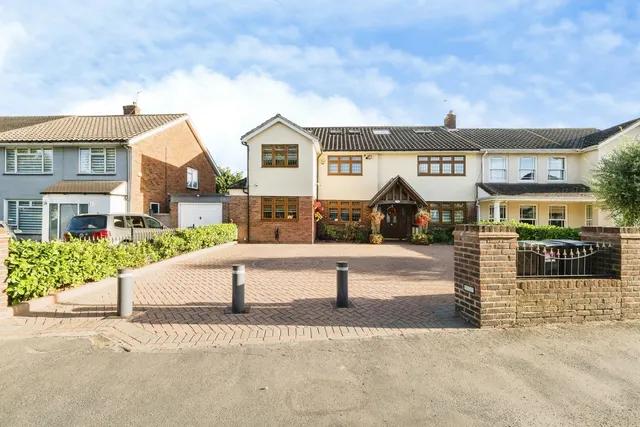 Lambourne Road, Chigwell, IG7, photo 1