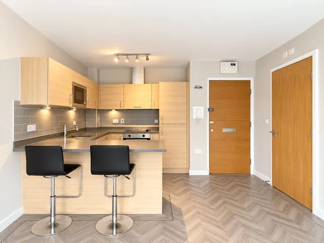 Heritage Avenue, London, NW9, photo 2