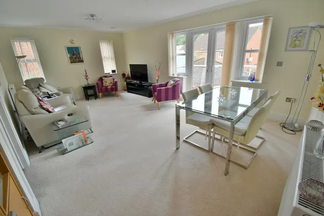 The Gables, BH22, photo 3