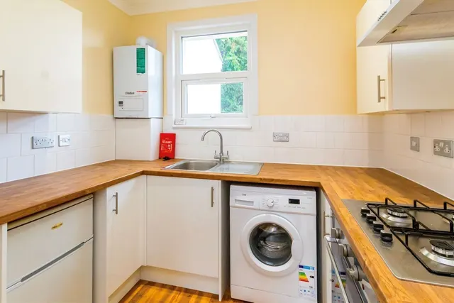 Enfield Road, TW8, photo 3