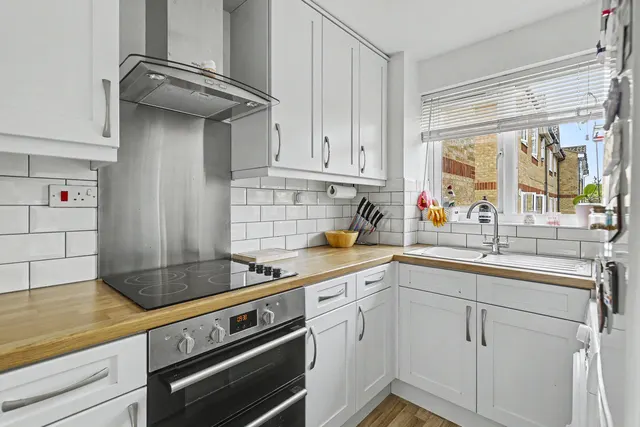 Waddington Close, Enfield, EN1, photo 3