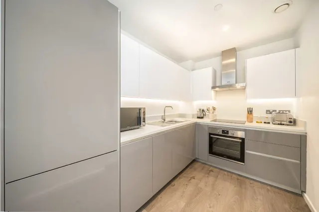 Juniper Drive, SW18, photo 3