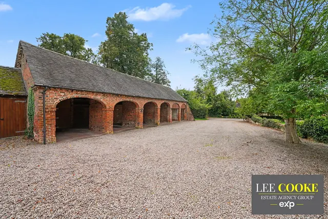 St. Thomas Priory, Brancote, ST18, photo 2
