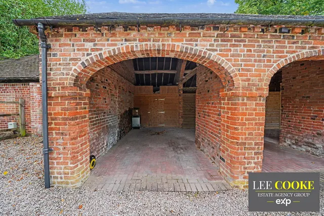 St. Thomas Priory, Brancote, ST18, photo 3