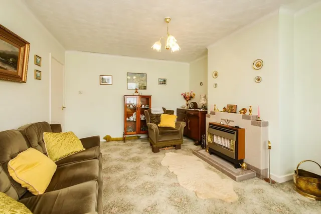 Photo 3 — Broome Close, Huntington, York
