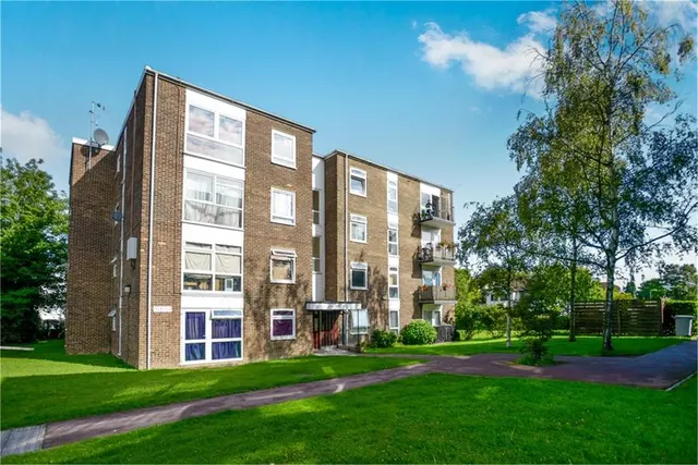 Woodcote Road, SM6, photo 1