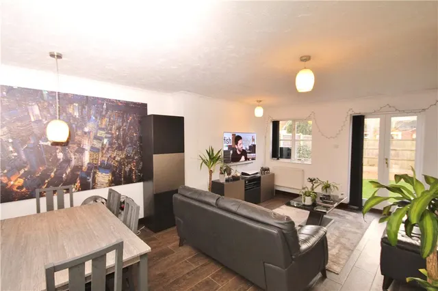 Kings Road, Egham, TW20, photo 1
