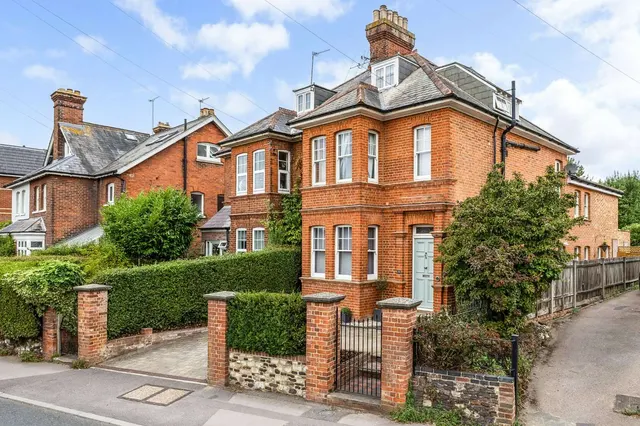 Hale Road, Farnham, GU9, photo 1