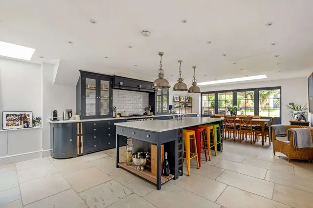 Hale Road, Farnham, GU9, photo 2