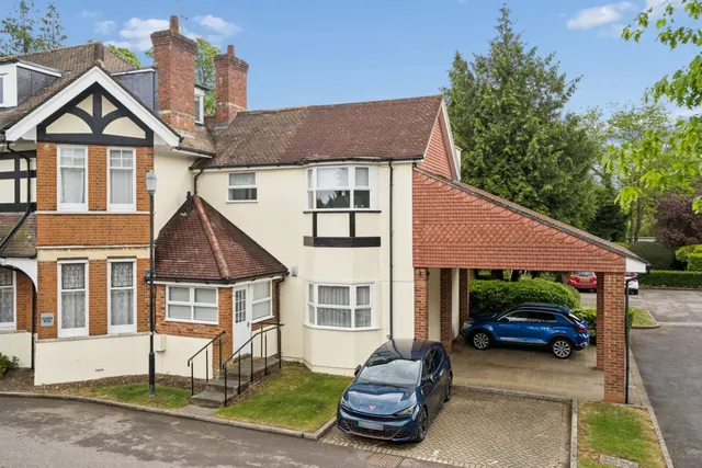 The Moorings Aldenham Road, Bushey, Bushey, WD23 2NR, photo 1