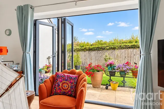 Rackham Close, Swindon, SN25, photo 2