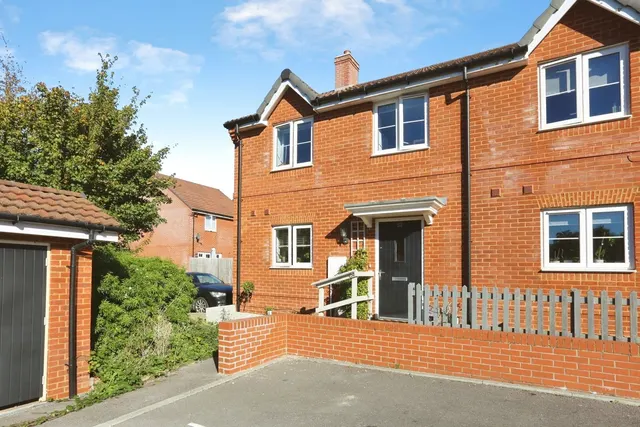 Chiltern Crescent, Fair Oak, SO50, photo 1