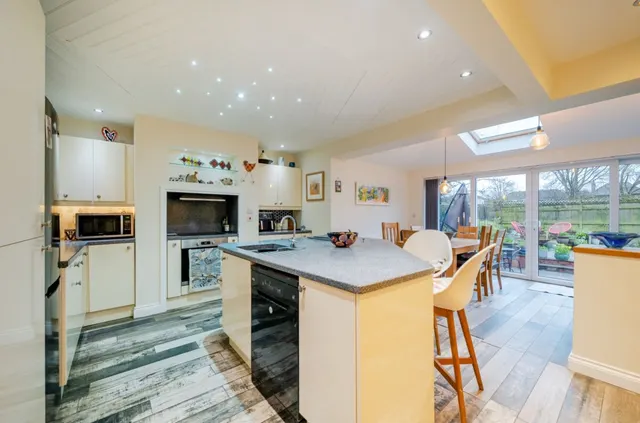 St. Johns Crescent, Harrogate, HG1, photo 1