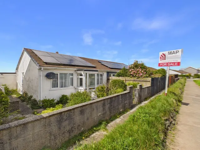 Roskrow Close Four Lanes, Redruth, photo 1