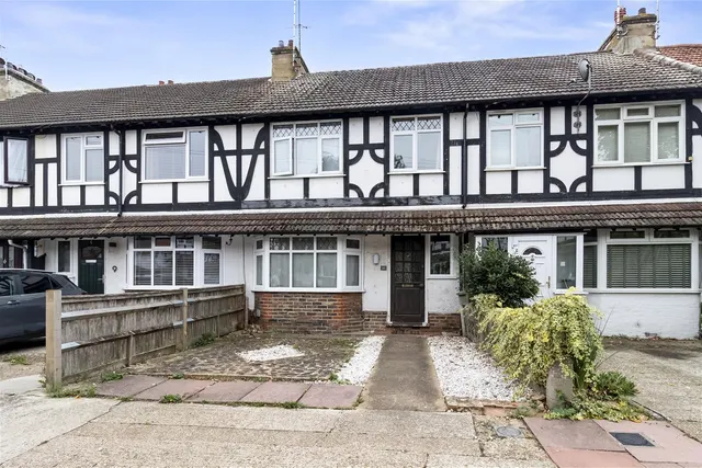 Downlands Avenue, Worthing, photo 1