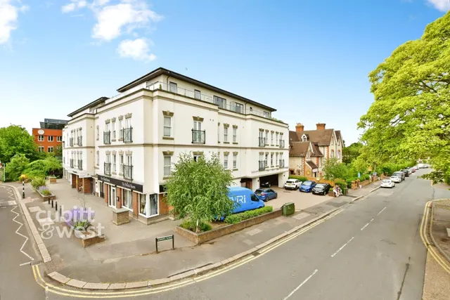 London Road, Reigate, RH2, photo 1