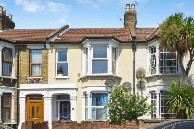 Warren Road, London, E10, photo 1