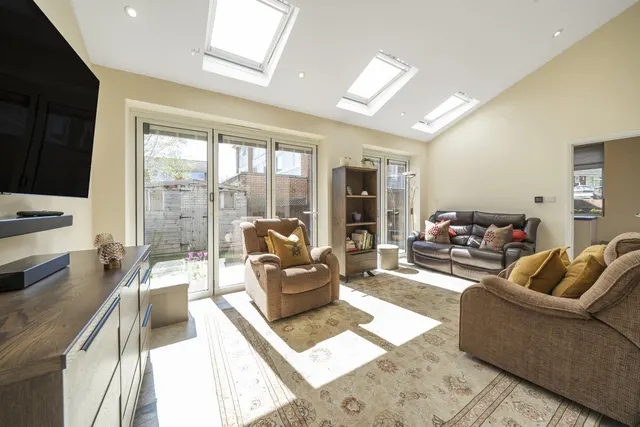 Photo 3 — Heathlee Road, SE3