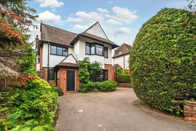 Hendon Lane, London, N3, photo 1