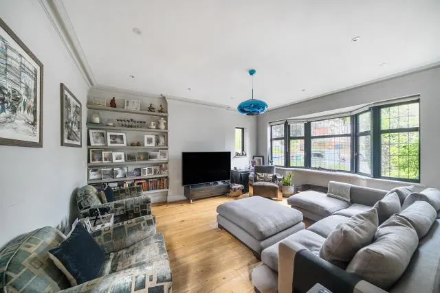 Hendon Lane, London, N3, photo 2
