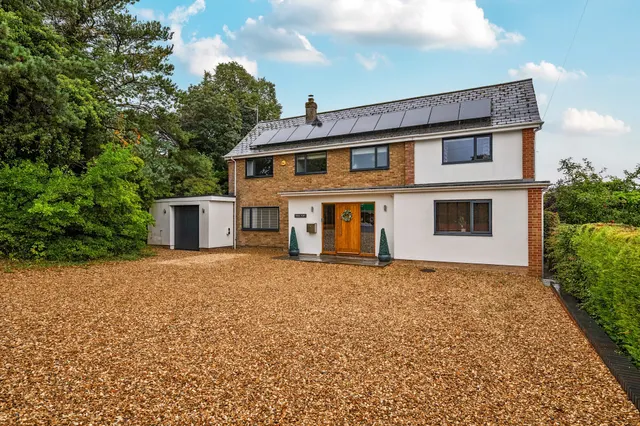 Salisbury Road, Marlborough, SN8, photo 1