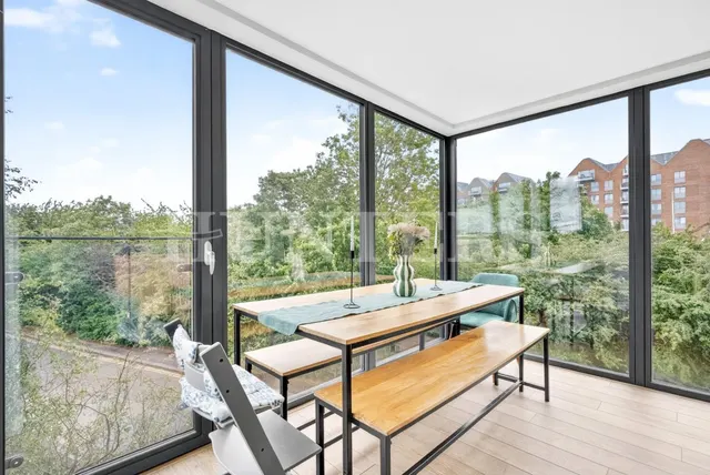 Lapwing Heights, London, N17, photo 2