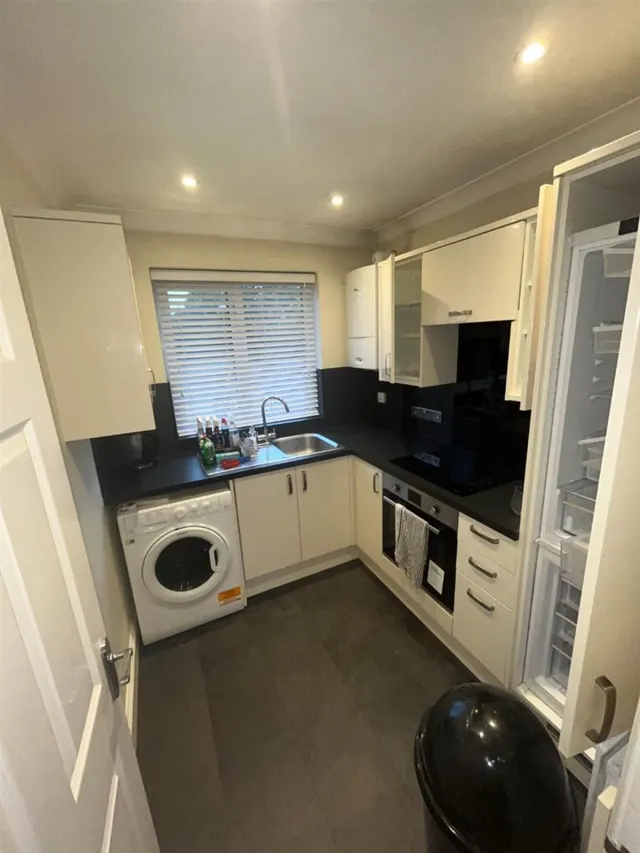 York Close, Christchurch, BH23, photo 2