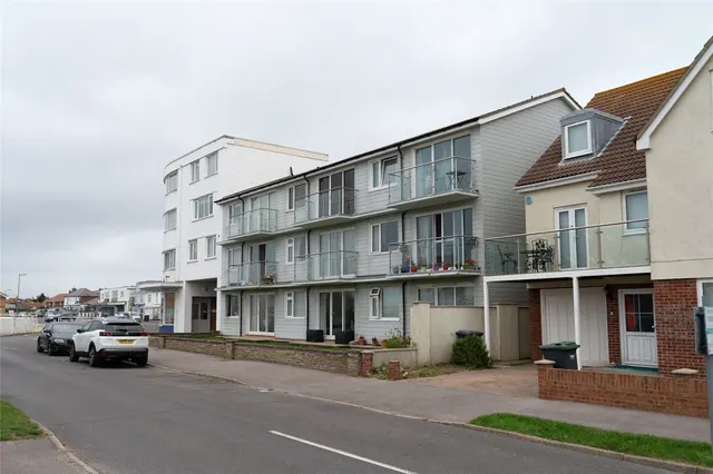 Bembridge Drive, Hayling Island, PO11, photo 1