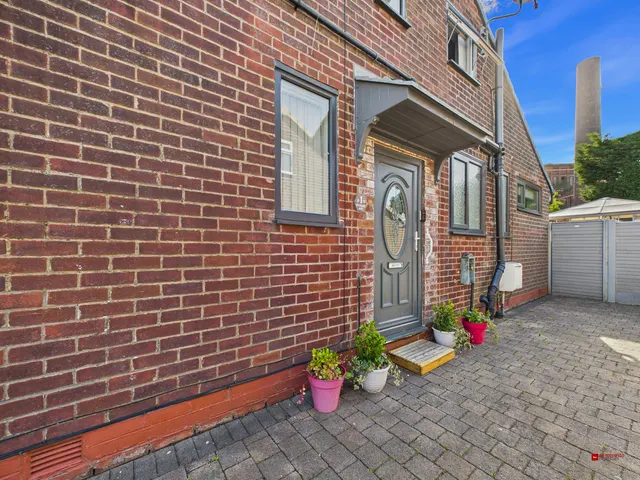 Oldham, OL9, photo 3