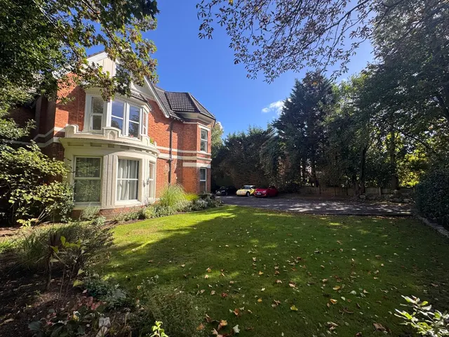 2 bedroom flat, Victoria Place, Bournemouth, BH1
