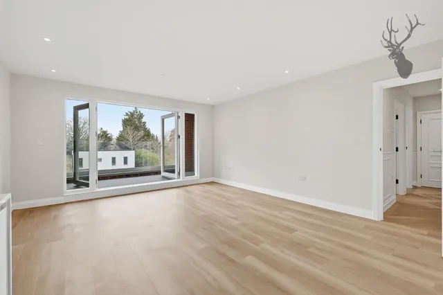 High Road, Chigwell, IG7, photo 2