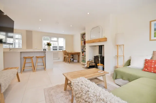 Gordon Road, Tideswell, SK17, photo 2