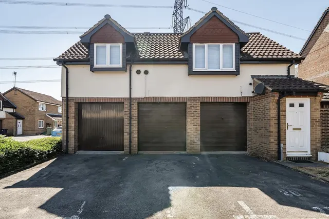Wensum Drive, Didcot, photo 1