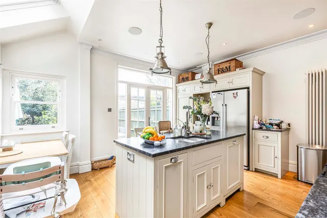 Sutherland Gardens, East Sheen, SW14, photo 1