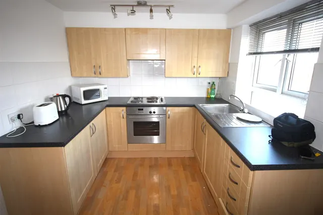 Photo 3 — Highclere Avenue, Manchester, M7 4ZU