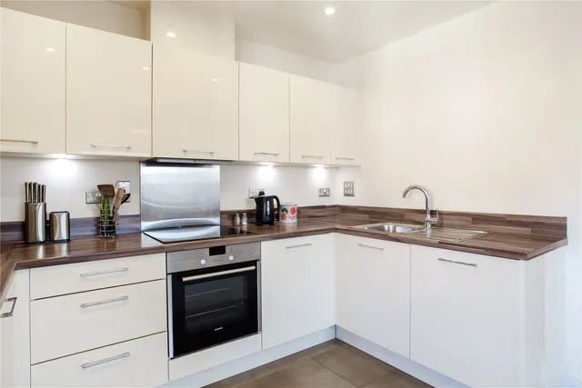 Scholars Place, Walton-on-Thames, KT12, photo 3