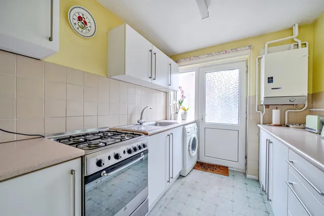 Beaumont Close, Maidenhead, SL6, photo 2
