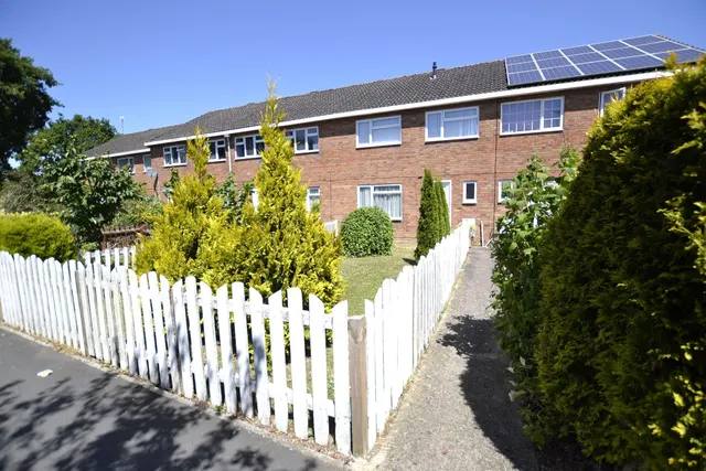 Elmgrove Estate, Gloucestershire, Hardwicke, GL2 4UJ, photo 1