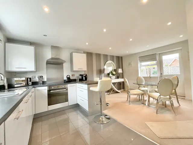 Abbey Park Way, Weston, CW2, photo 3